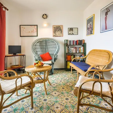 Casa Dels Misteris A Terrace On Sea Appartamento